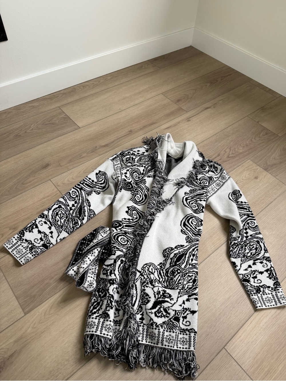 Sioni Black and White Paisley Fringe Cardigan Sweater